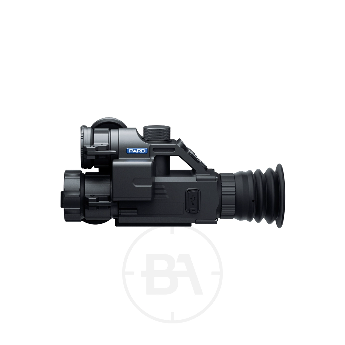 Pard Landsat 256 Mini Thermal & Night‑Vision Rifle Scope 7 Side view of the Pard Landsat 256 Mini Thermal & Night‑Vision Rifle Scope, featuring a rubber eyepiece, adjustment knobs, and visible connection ports against a white background.