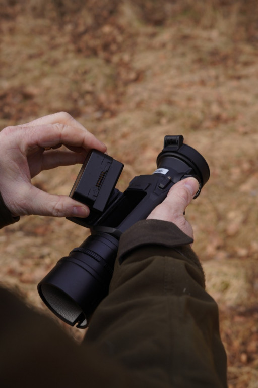 HIKMICRO Ultimate Thunder 2.0 TE19C Smart Thermal Clip-On 9 A small, brown frog sits on rocky ground with sand and pebbles, blending in perfectly—visible only when revealed by the HIKMICRO Ultimate Thunder 2.0 TE19C Smart Thermal Clip-On.