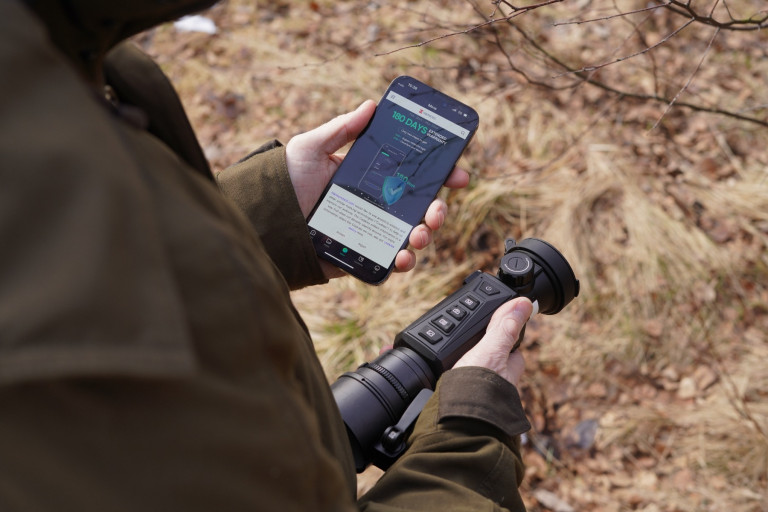 HIKMICRO Ultimate Thunder 2.0 TE19C Smart Thermal Clip-On 5 Close-up of thin, bare tree branches against a blurred brown-beige backdrop—possibly a forest floor in autumn or winter—ideal for testing the HIKMICRO Ultimate Thunder 2.0 TE19C Smart Thermal Clip-On.